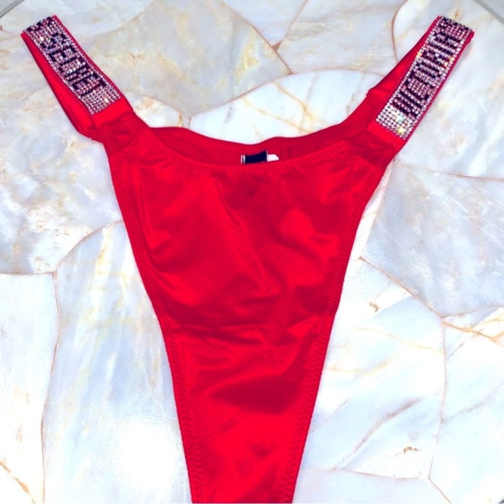 VS VERY SEXY Shine Strap Brazilian Thong Panty Small Bombshell Red Satin Bling